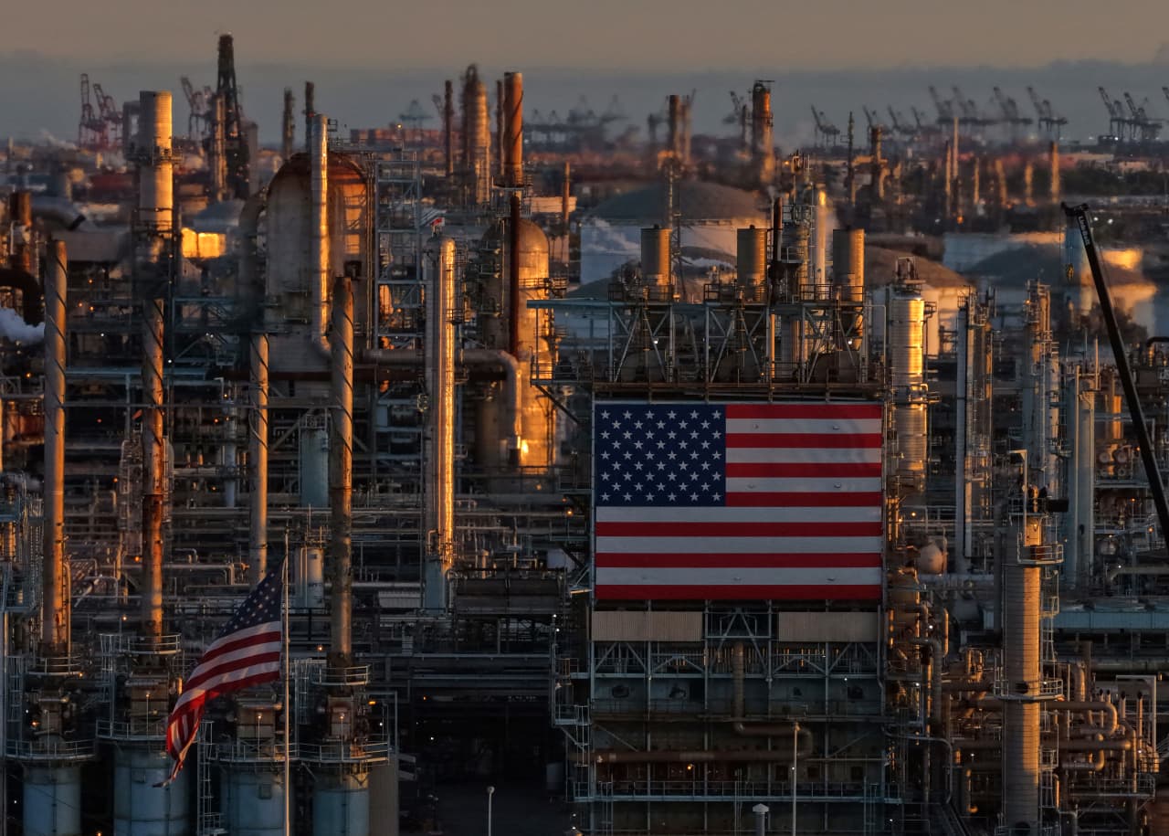 U.S. oil-refinery stocks are up roughly 150% this year. How long could this historic run last? — Seoul Sports news
