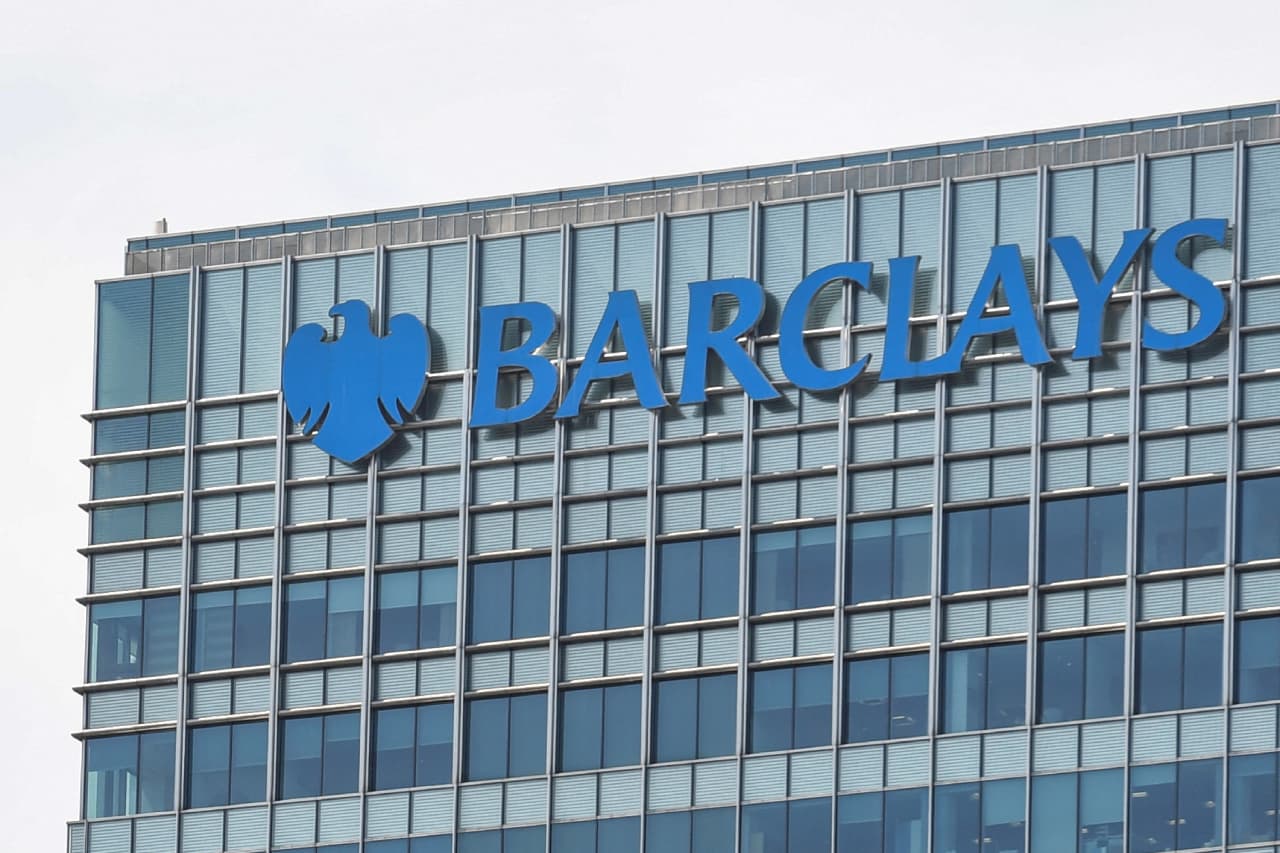 Why a global bank is slashing thousands of jobs — and what the Fed says about AI replacing workers — MarketWatch, Seoul Technology news