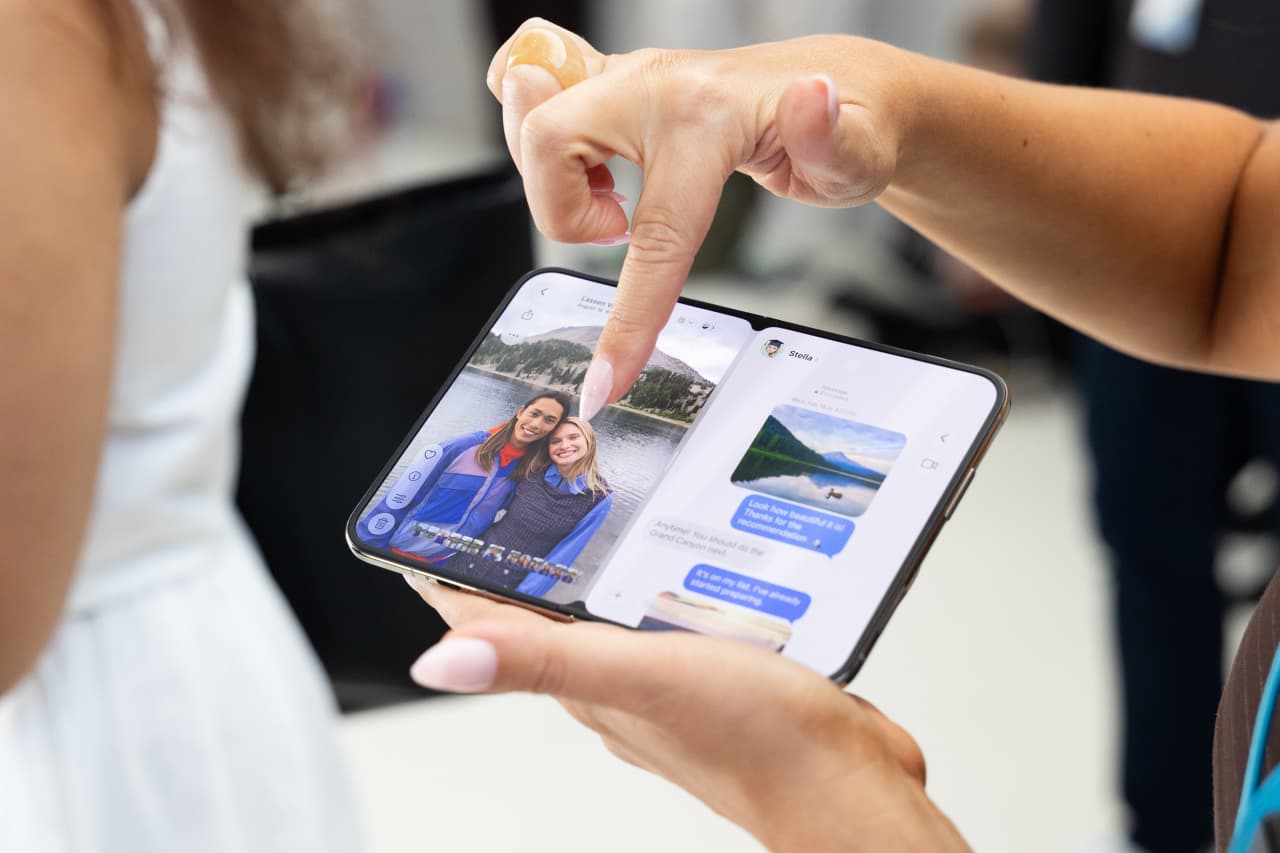 Is Apple’s foldable iPhone Duo worth $2,000? See how it stacks up against other foldable phones. — MarketWatch, Seoul Business news